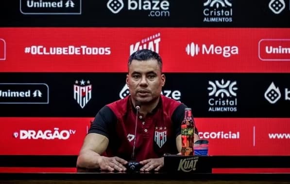 Jair Ventura celebra 1º triunfo do Atlético-GO na Série A: "Conseguimos sobrepor a estratégia do Vitória"