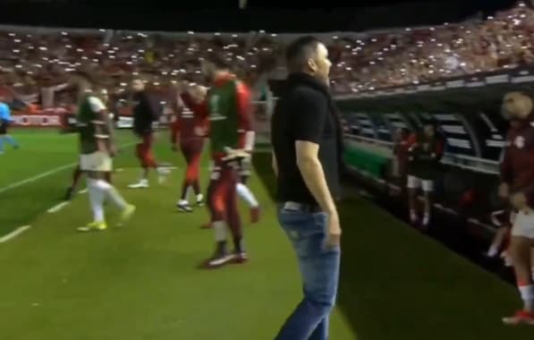 VÍDEO: Técnico do Inter se descontrola com torcedor após vitória na Sul-Americana