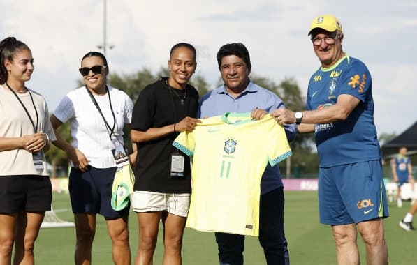 Jogadoras da Seleção Brasileira Feminina acompanham treino de Dorival Jr em Orlando