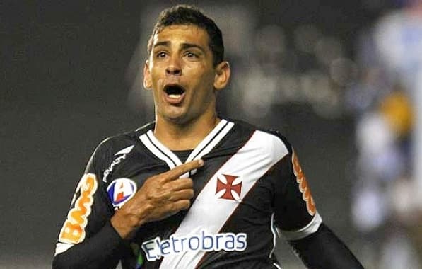 Diego Souza reclama de expulsão do Vasco: "Futebol cada vez mais corrompido"