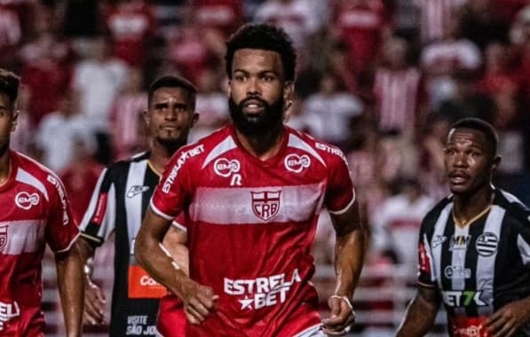 Durante jogo do CRB, Falcão, ex-Bahia, sofre amnésia pós-traumática