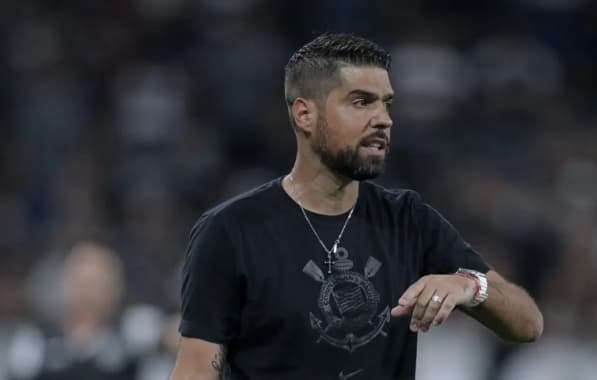 Próximo adversário do Vitória, Corinthians anuncia demissão do técnico António Oliveira
