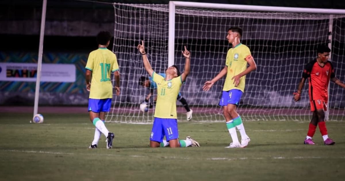 Jogadores do Brasil Sub-15 comemorando gol no estádio de Pituaçu