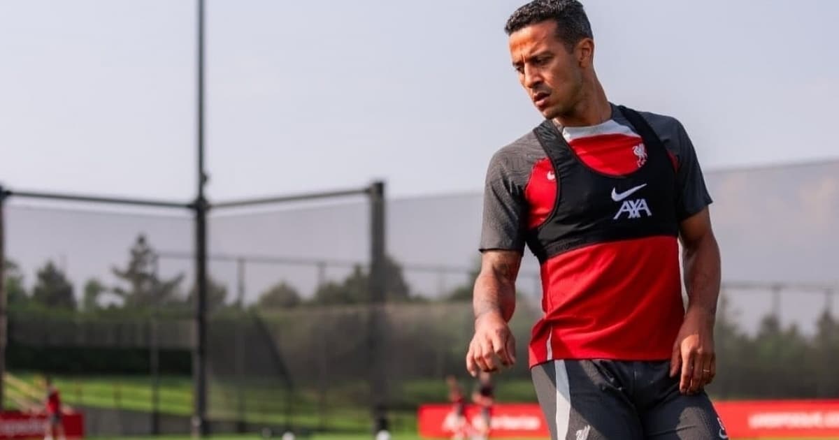 Thiago Alcântara em treino no Liverpool