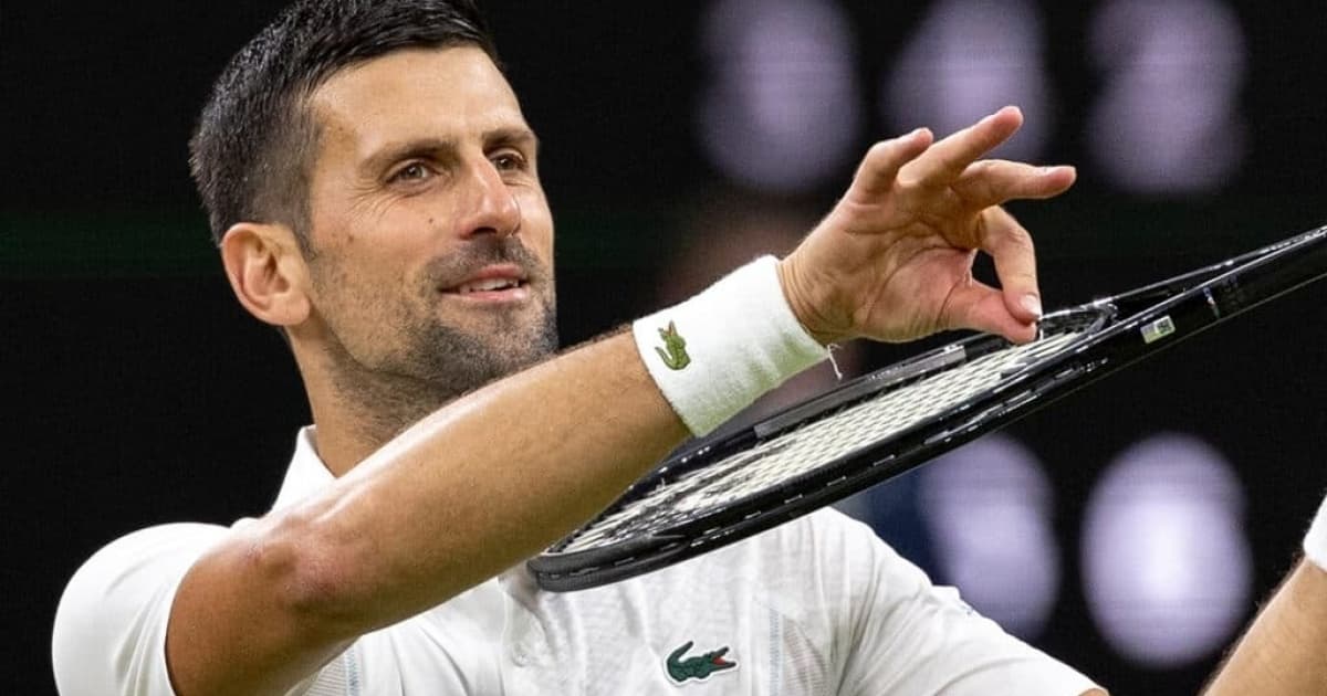 Djokovic comemorando vitória em Wimbledon