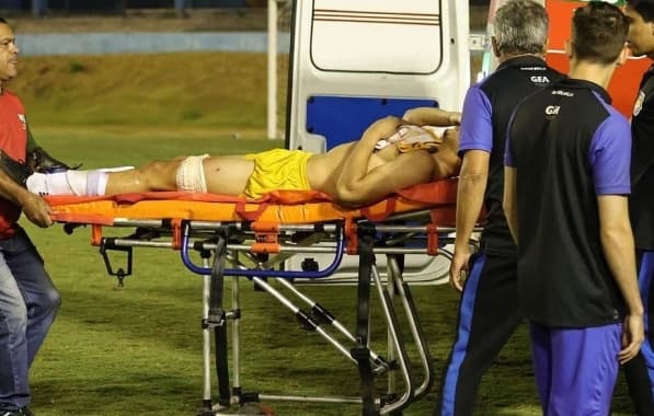Goleiro do Grêmio Anápolis é atingido com bala de borracha de policial após jogo em Goiás