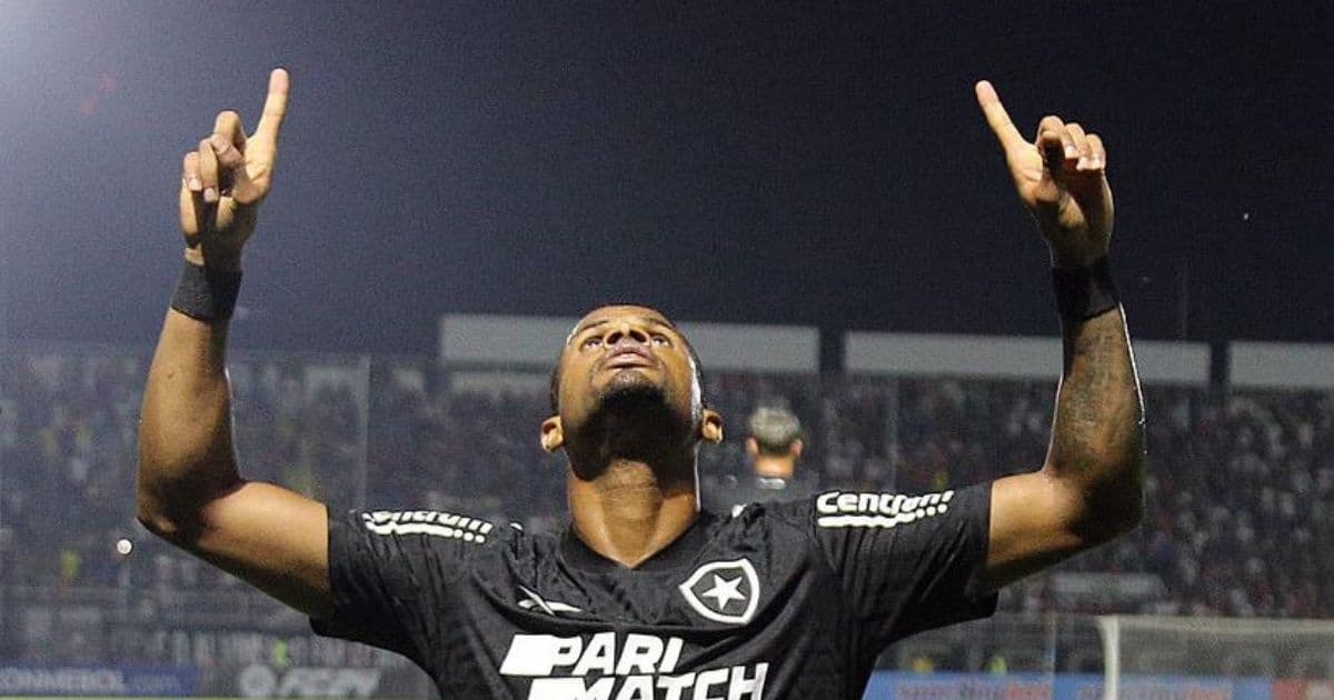Júnior Santos, atacante do Botafogo, sofre fratura na tíbia