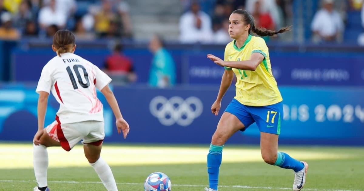 Ana vitória em campo com a seleção