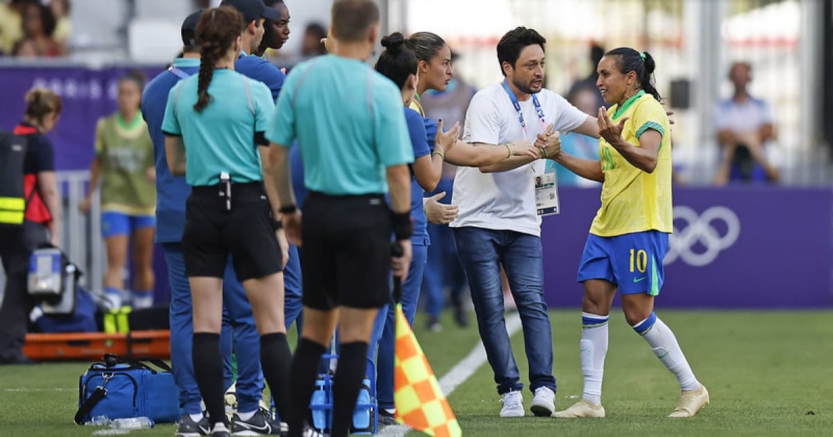 marta é expulsa ao fim do primeiro tempo