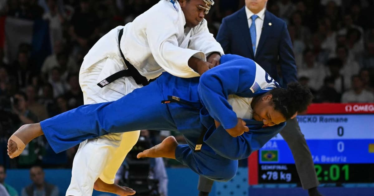 Bia souza durante a luta da semifinal em paris 2024