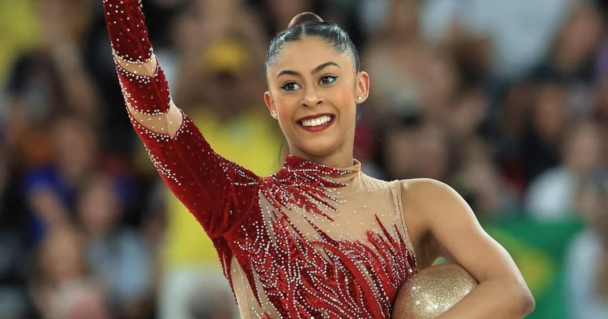 Bárbara Domingos disputando a ginástica rítmica nas Olimpíadas de Paris 2024