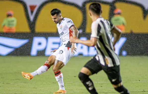 Após falha em gol do Botafogo, Lepo é defendido por Carpini: "Fez um bom jogo" 