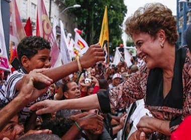 Ex-presidente Dilma deve votar às 13h de domingo acompanhada de petistas -