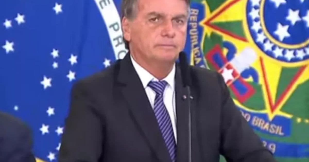 Bolsonaro defende ditadura e diz para ministros do STF calarem a boca