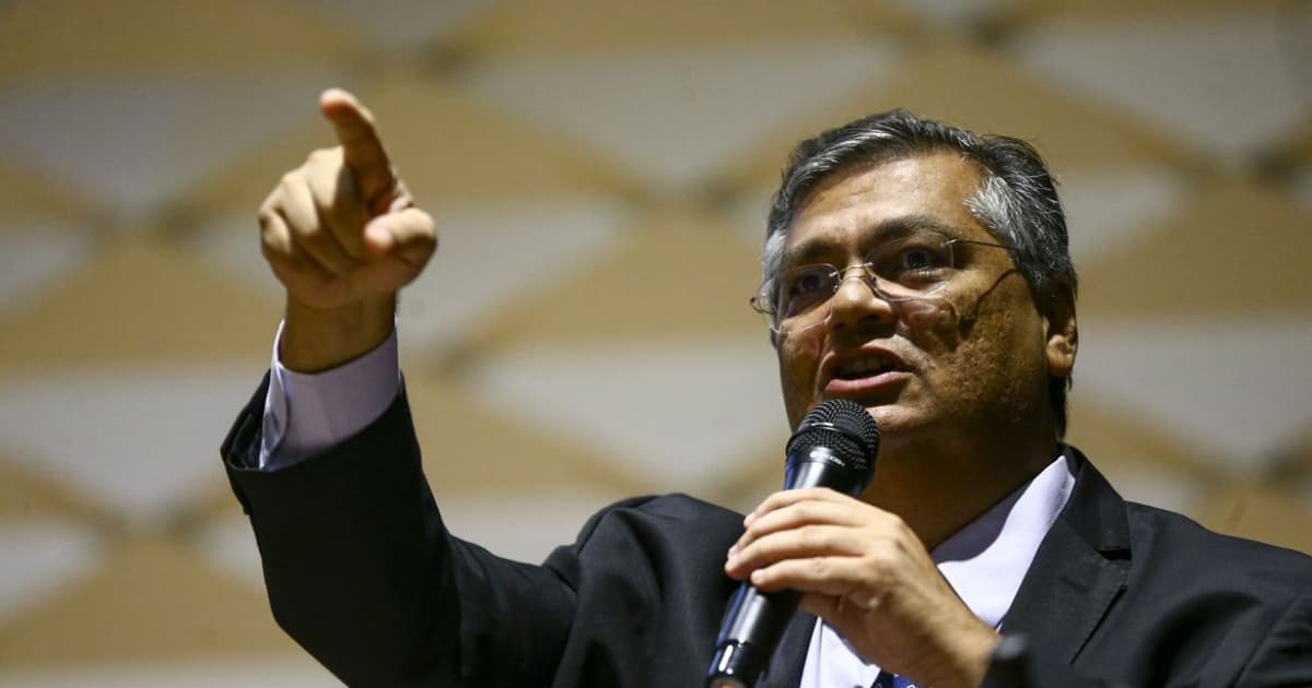 Flávio Dino manda PF analisar discursos de evento com Eduardo Bolsonaro