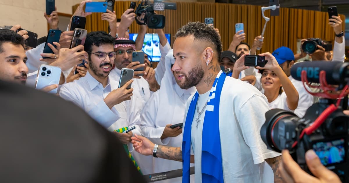 Neymar chega à Arábia Saudita em avião da família real avaliado em R$ 1 bilhão