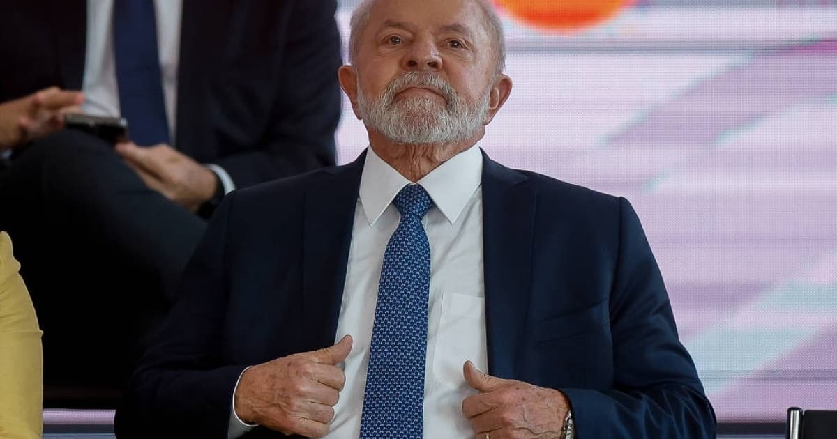 Lula sanciona lei que reajusta salário dos servidores em 9%