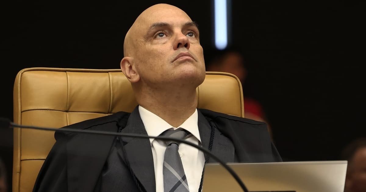 Moraes diz que não cabe a Bolsonaro escolher data para falar e mantém depoimento à PF