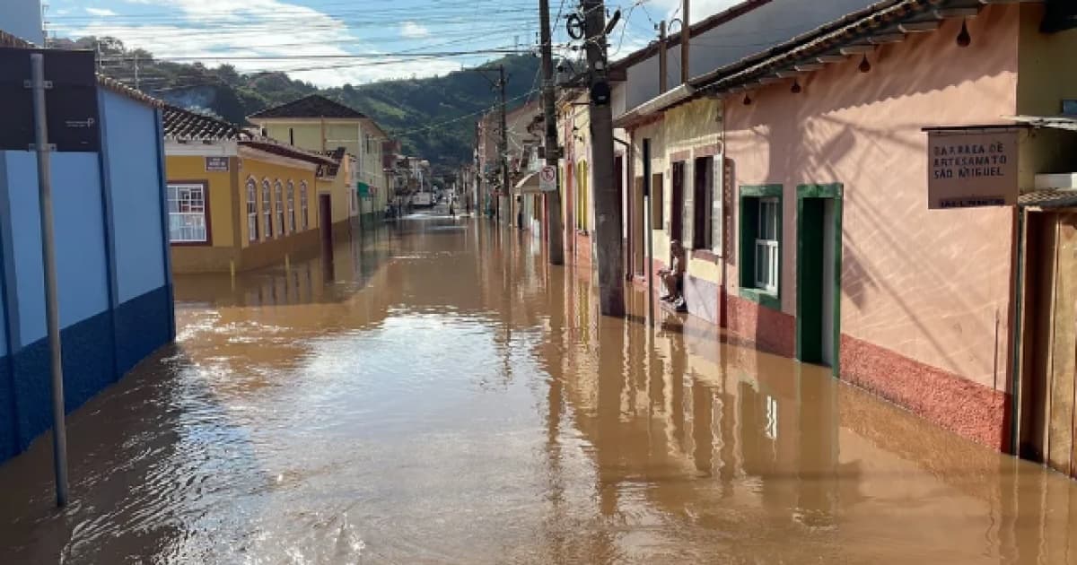 Chuva eleva rio em 5 m e alaga 150 casas em São Luiz do Paraitinga (SP)