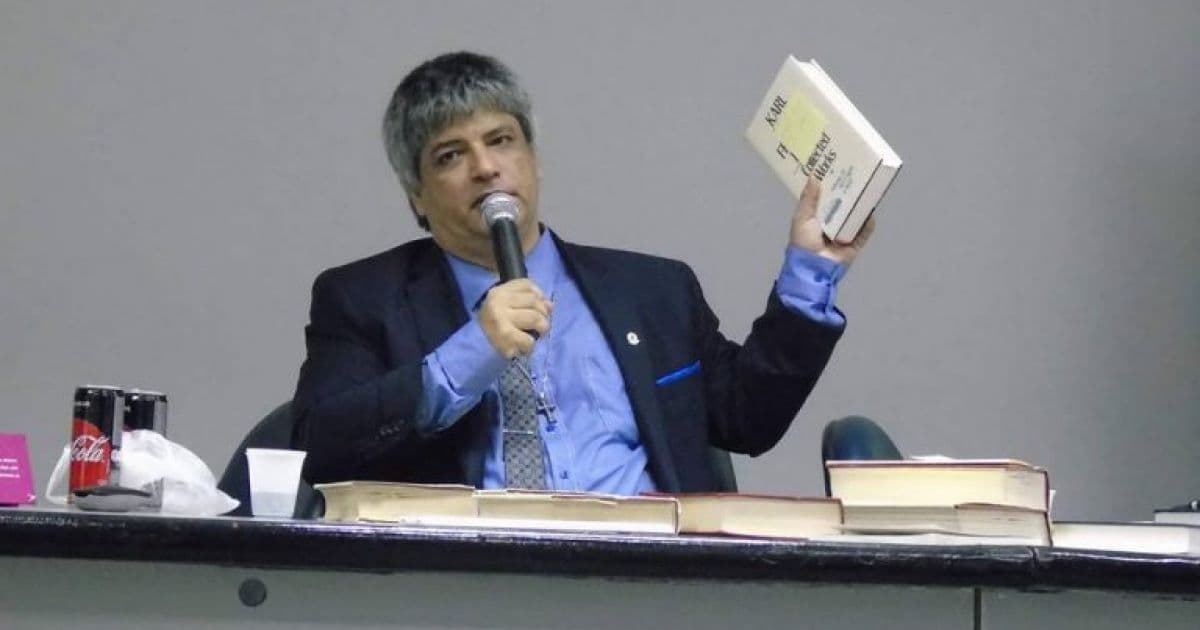 Governo erra ao rebaixar filosofia e sociologia, diz professor de direita