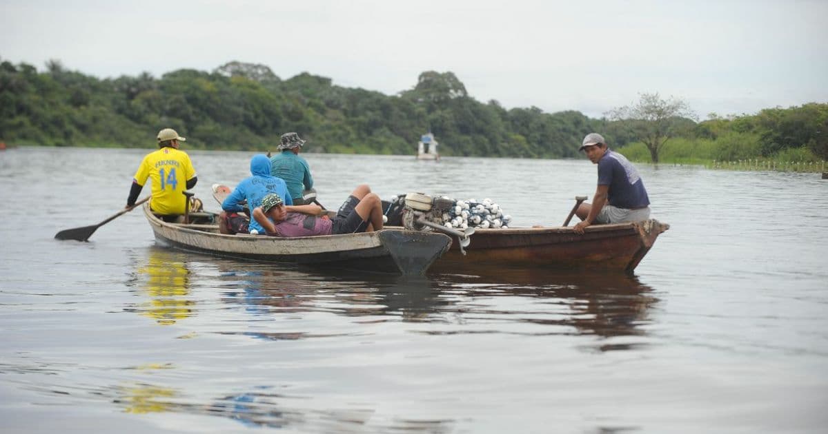 Medo do vírus e perdas da quarentena acuam ribeirinhos no Amazonas