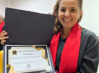 Jornalista baiana Andréa Silva recebe título "doutor honoris causa"