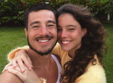 Tiago Iorc descansa em Trancoso com a namorada: 'Na Bahia que a gente gosta'