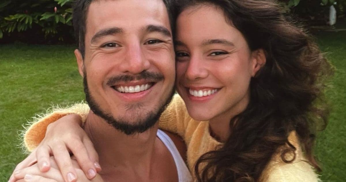 Tiago Iorc descansa em Trancoso com a namorada: 'Na Bahia que a gente gosta'