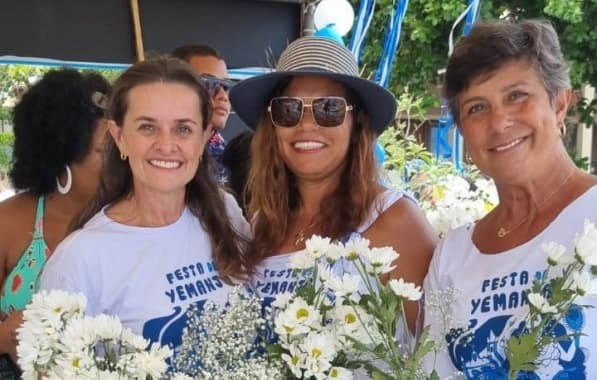 Dia de Iemanjá atrai devotos para a Praia do Forte; veja fotos