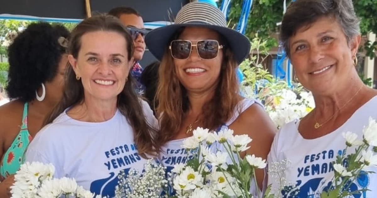 Dia de Iemanjá atrai devotos para a Praia do Forte; veja fotos