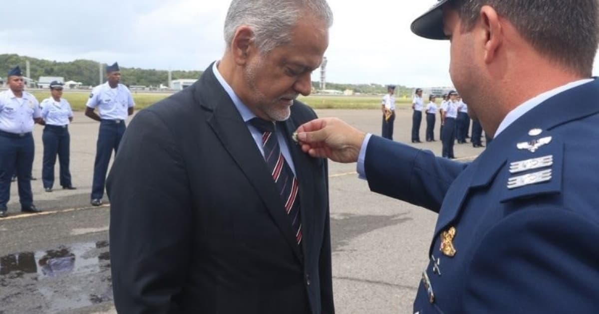 Isaac Edington recebe homenagem da Força Aérea Brasileira; confira