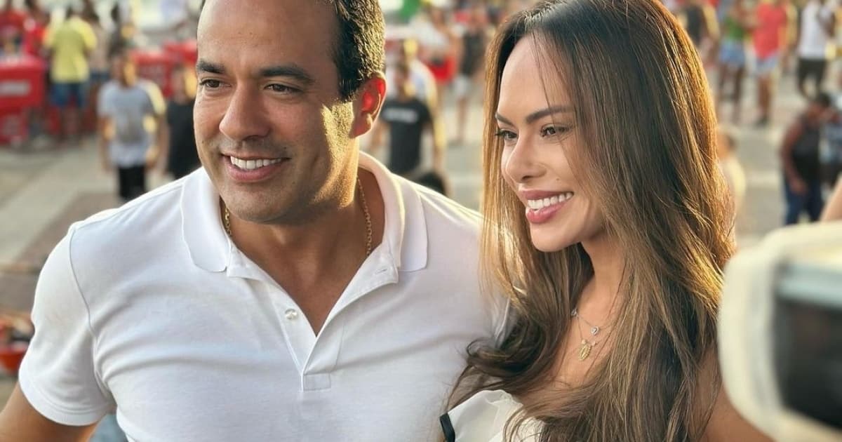 Feriadão: Bruno Reis e Rebeca Cardoso se arriscam no karaokê