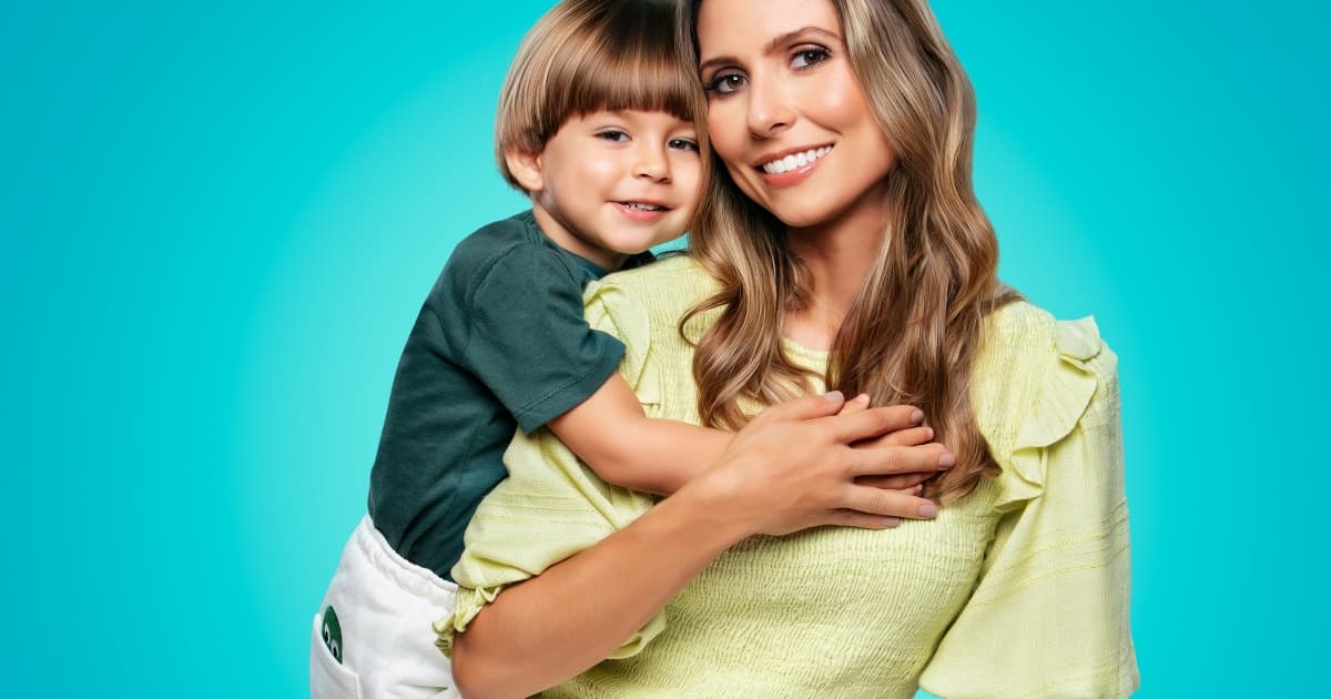 Rafaela Meccia estrela campanha do Dia das Mães do Shopping Barra ao lado do filho 