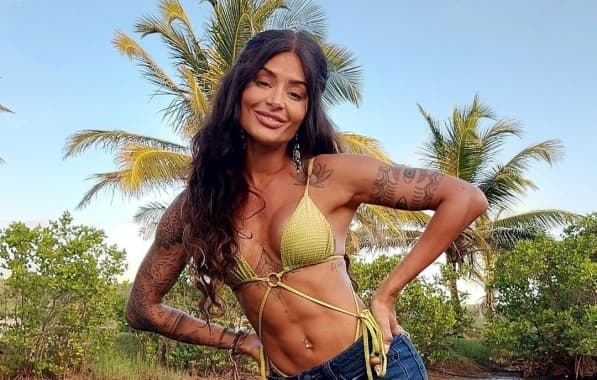 Aline Campos desembarca em praia de Salvador para gravação de novo filme; confira registros