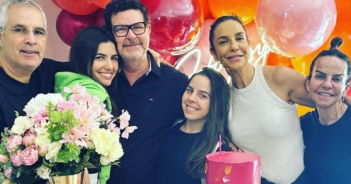 Nos EUA, Ivete Sangalo recebe festa surpresa de aniversário: “Amei meus amores”