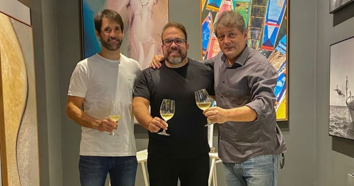 Galeria de Gustavo Góes, Guto Barros e Reinaldo Giarola completa dois anos