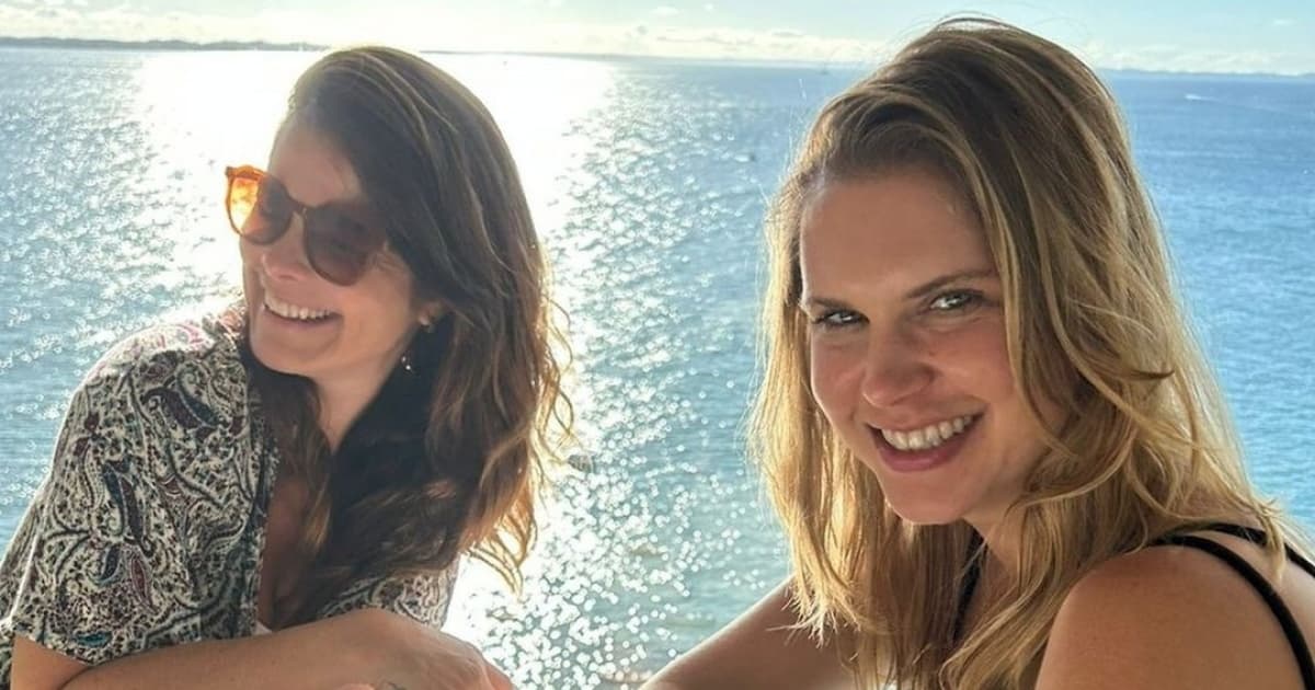 Em Salvador, atrizes Samara Felippo e Carolinie Figueiredo visitam Chez Bernard