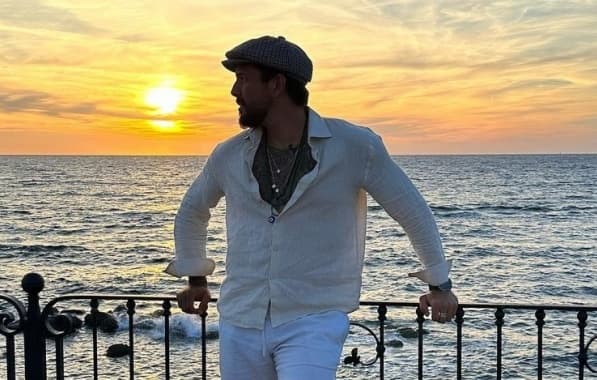 Felipe Pezzoni anima balada com músicas brasileiras em Capri, na Itália; confira
