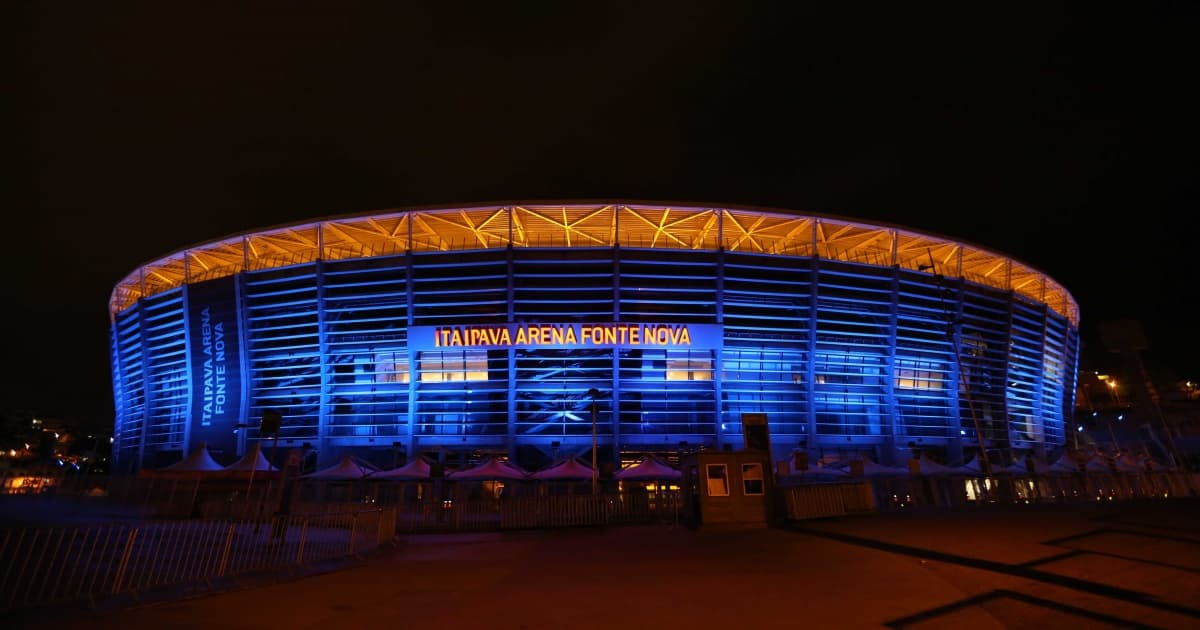 Em homenagem a Roberto Carlos, Arena Fonte Nova se ilumina de azul