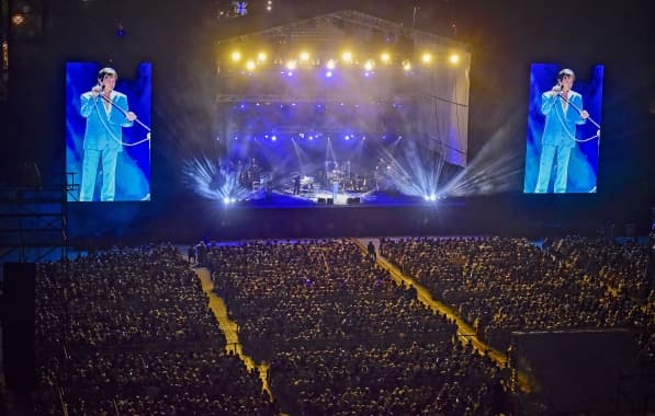 Roberto Carlos emociona público na Arena Fonte Nova; veja quem prestigiou o show