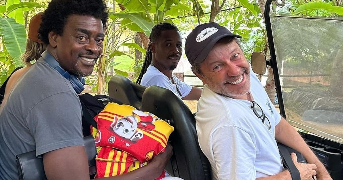 Seu Jorge passeia pela Baía de Todos-os-Santos e visita Restaurante Preta 