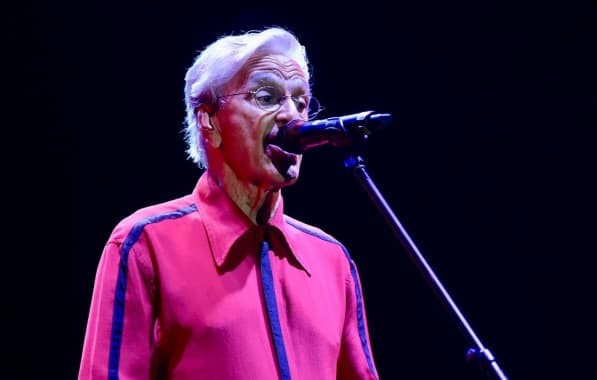 "Poxa vida, Transa na Bahia": Caetano Veloso leva show histórico ao Festival de Verão Salvador 