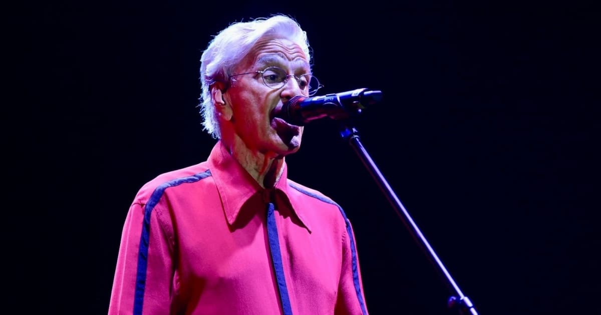 "Poxa vida, Transa na Bahia": Caetano Veloso leva show histórico ao Festival de Verão Salvador 