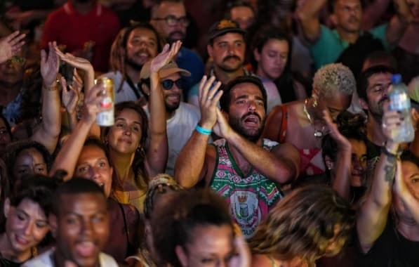 Humberto Carrão, Clara Buarque, Claudia Abreu e outros artistas aproveitam ensaio do Olodum