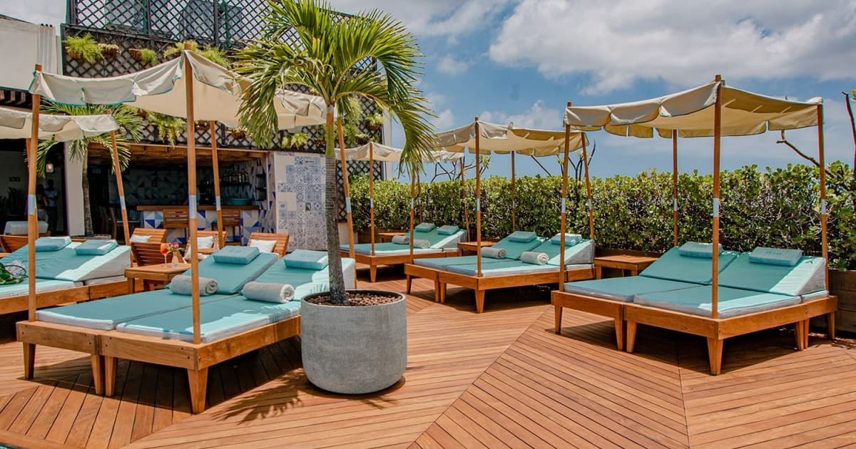 Marca de moda Le Lis leva o seu lifestyle ao rooftop do Fera Palace Hotel 