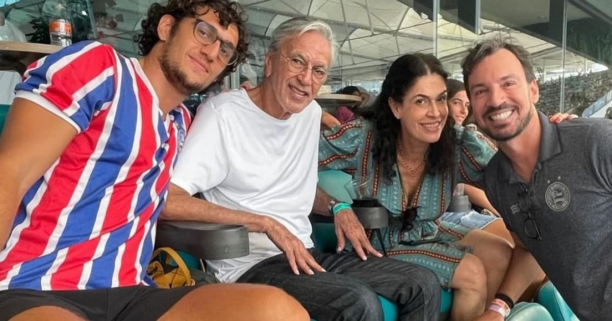 Caetano Veloso assiste jogo do Bahia ao lado da família na Arena Fonte Nova 