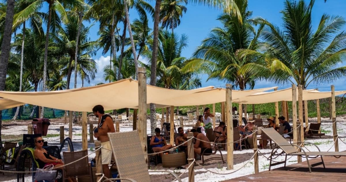 Village Itaparica abre day use em beach club pé na areia