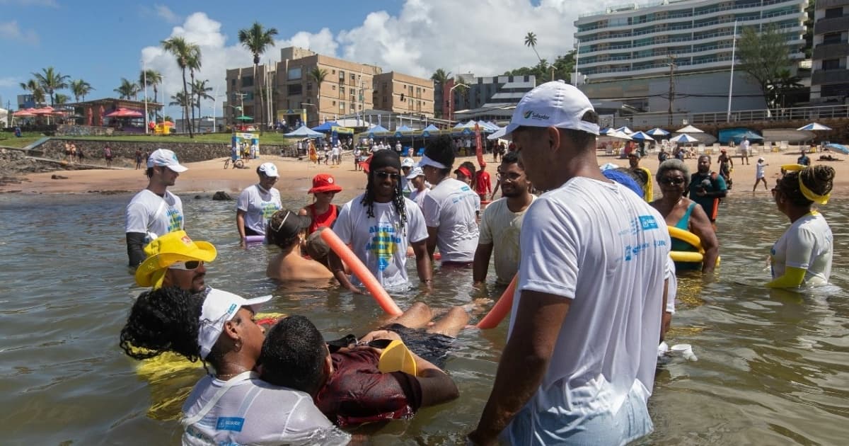 Acessibilidade na praia: ParaPraia oferece banho assistido em Ondina