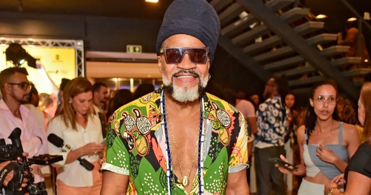 Carlinhos Brown inaugura Brinquedoteca para crianças em escola municipal de Salvador