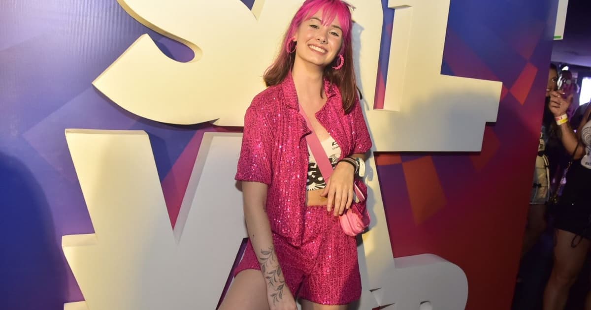 Com mais de 7 milhões de seguidores no TikTok, Julia K Barni revela que "quase chorou" ao conhecer Carnaval de Salvador